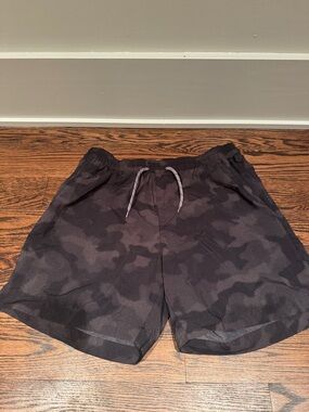 Men's Columbia Black Camo Athletic Shorts - Drawstring Performance